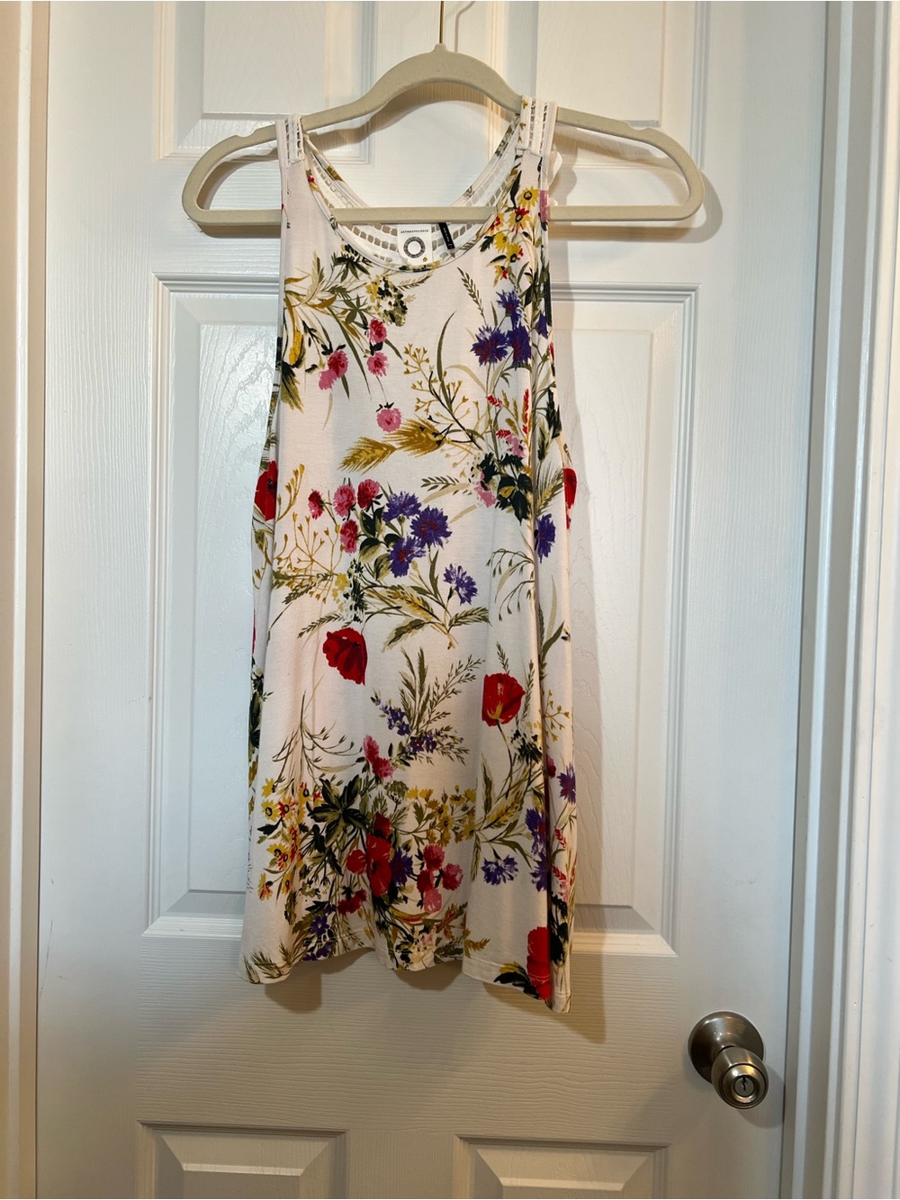 🦋 Anthropologie Cream Floral Tank Top with Red & Purple Blooms large